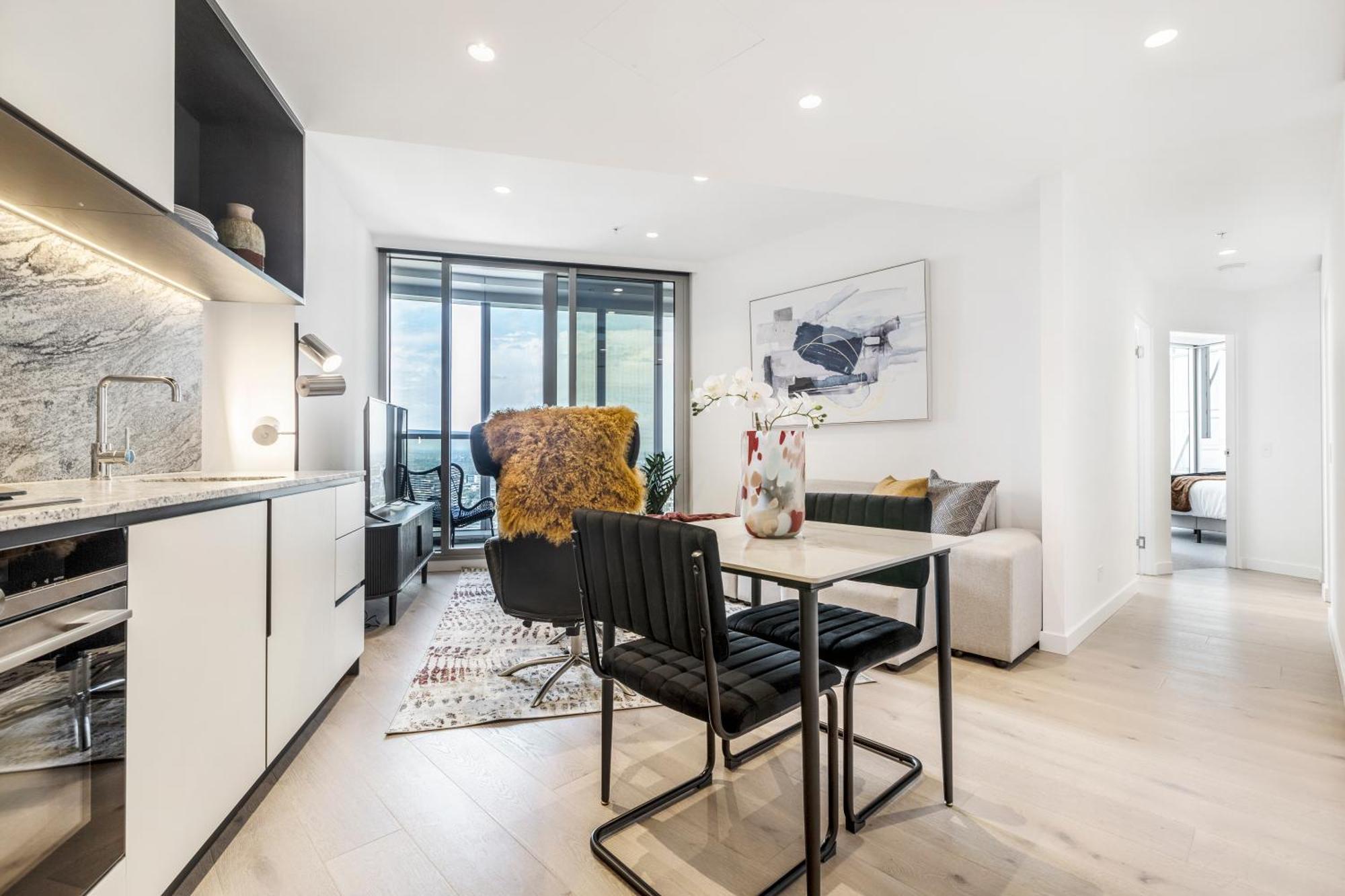 West Side Contemporary Pad In Shopping Precinct *
